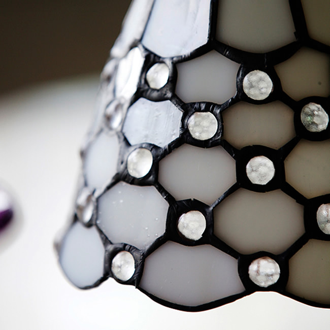 実例10選 ステンドグラスの光を透したランプは美しく幻想的 ライティングファクトリーが発信する照明コラム