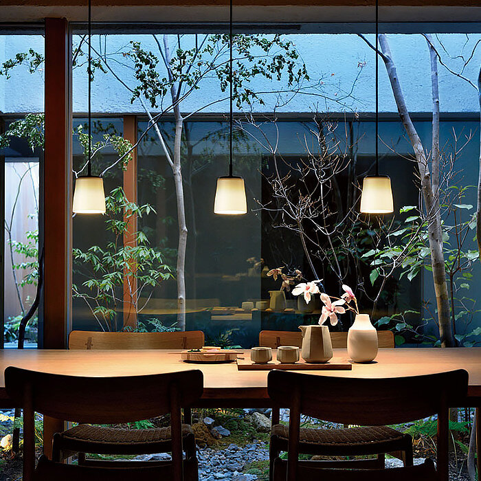 和モダン空間に波佐見焼の小型ペンダントライト （和室） 