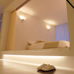 間接光ブラケット コイズミ照明 全２色 寝室 実例 設置イメージ集 照明のライティングファクトリー