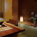 シンプルな和室の行灯スタンド