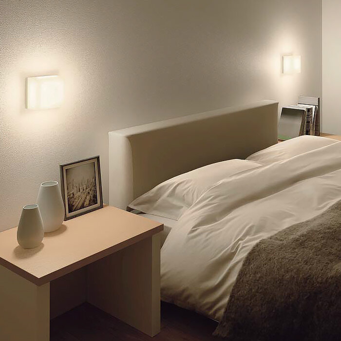 調光対応のシンプルな乳白アクリルブラケットライト （寝室） 