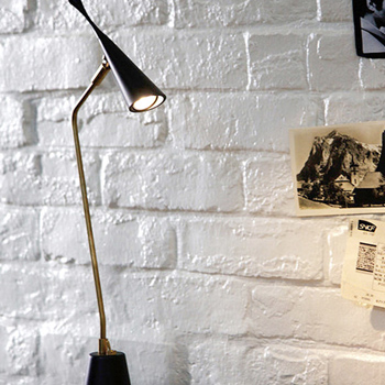 ARTWORKSTUDIO AW-0376E-BK デスクライト｜Led desk-lamp・gossip
