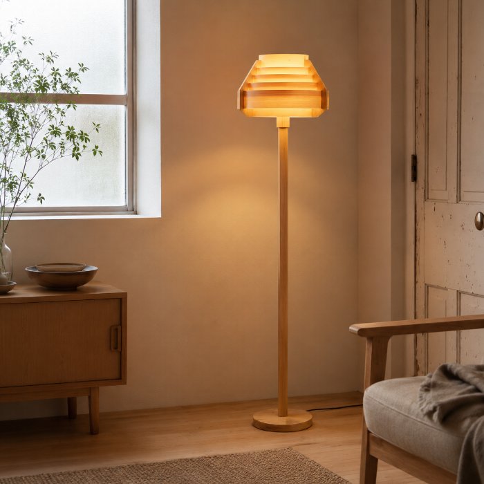 北欧フロアランプ H1350mm | JAKOBSSON LAMP・白木の設置シーン